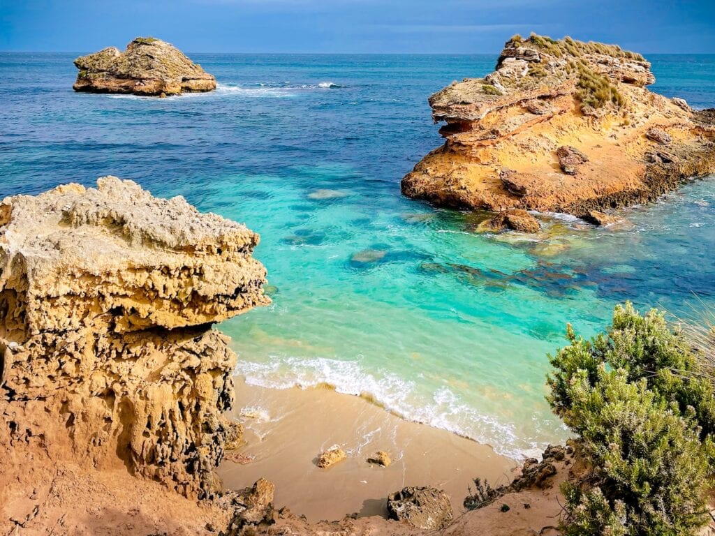 View of the Bay of Islands at Diamond Bay beach in Sorrento.